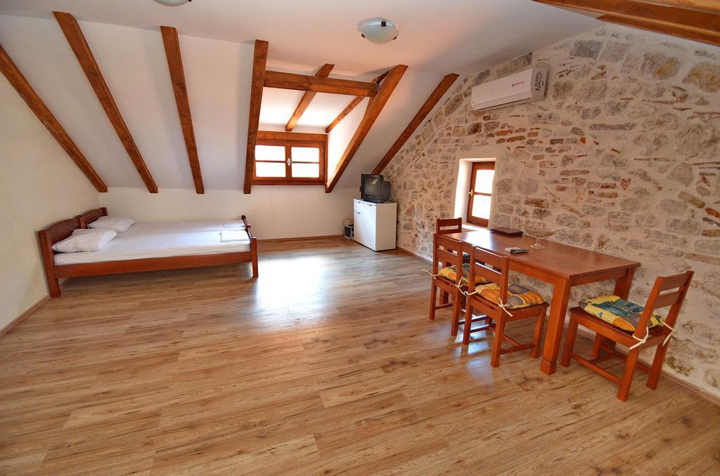 Apartments Historic Stone House Kotor Habitación foto