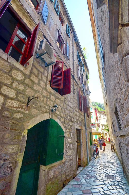 Apartments Historic Stone House Kotor Habitación foto