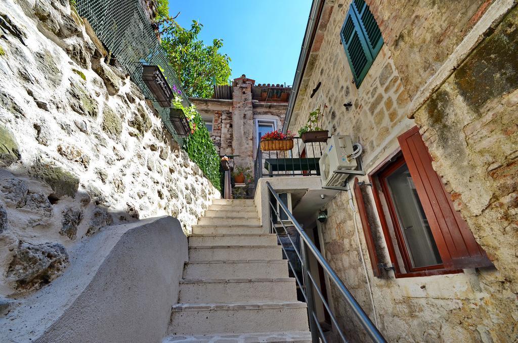 Apartments Historic Stone House Kotor Habitación foto